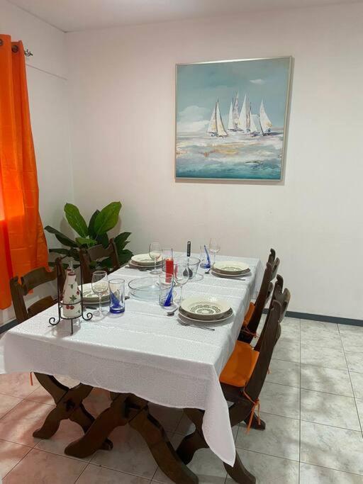 Lovely Apartment In Mindelo City Center Exterior photo